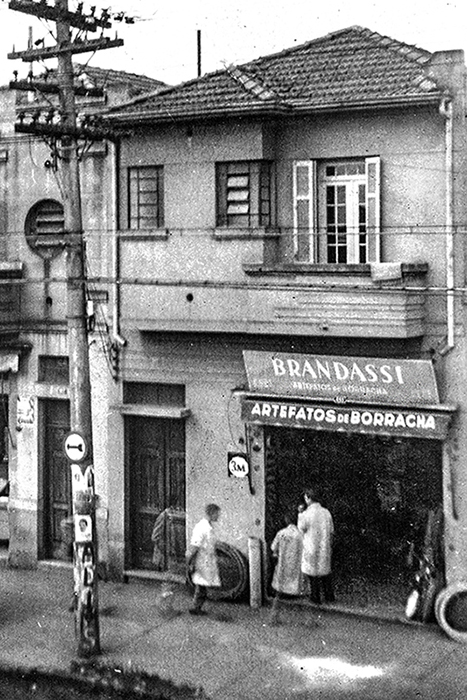 Fachada da Brandassi por volta de 1953 na Rua Clélia.